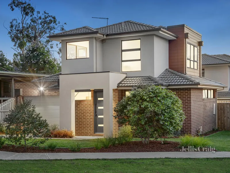 Quality and style in a popular pocket