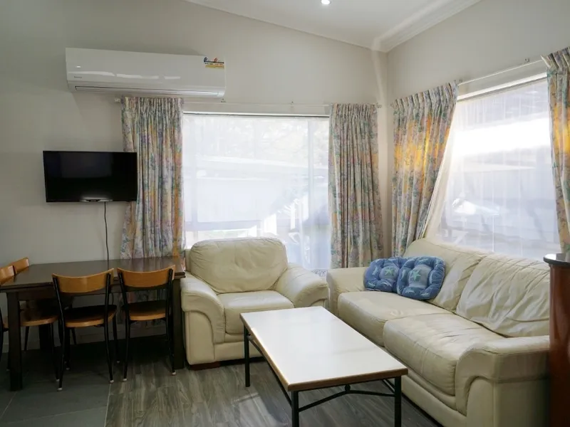 Fully furnished Modern 2 bedrooms accommodation walk to everything