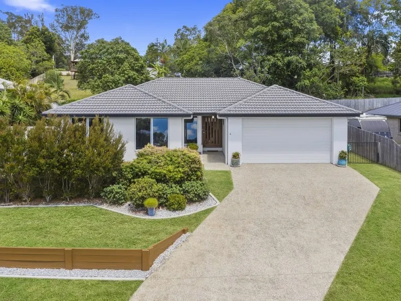 BEAUTIFULLY MAINTAINED HOME IN AN ELEVATED POSITION