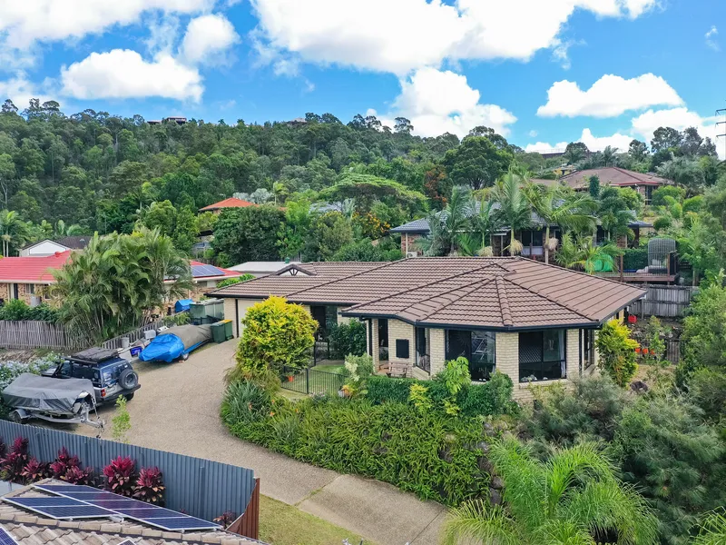 HOME WITH VIEWS IN SOUGHT AFTER PACIFIC PINES