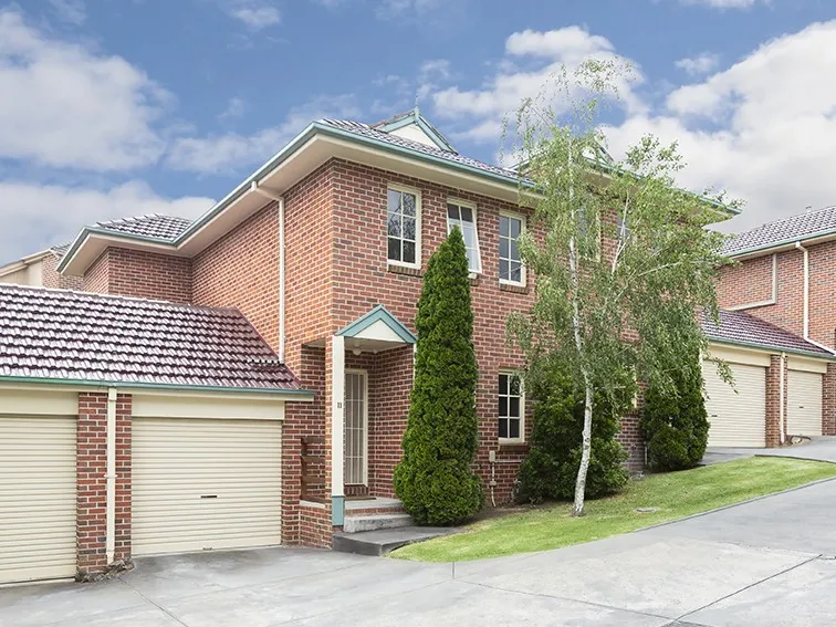 Convenient Location, Easy Living!!