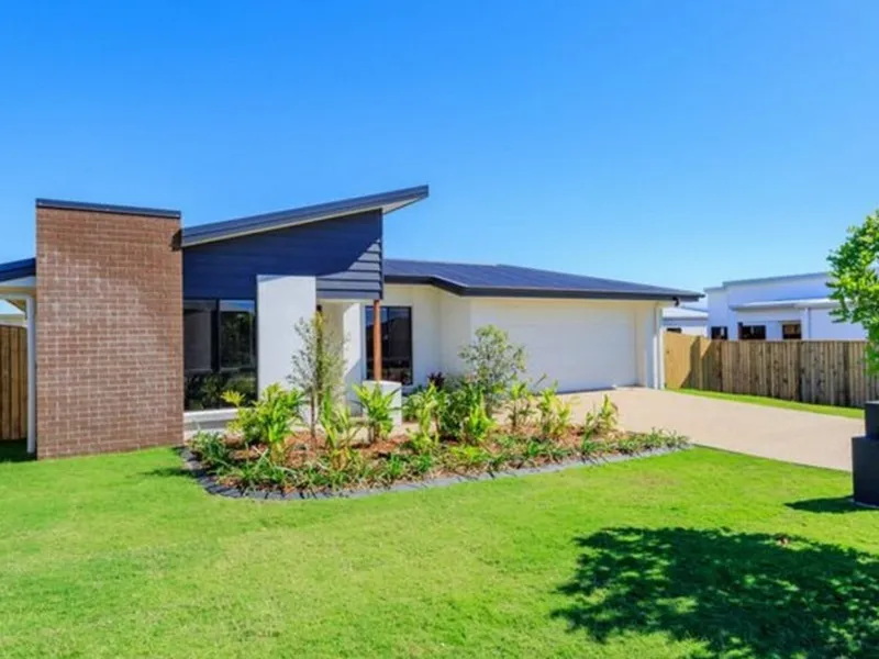 THE PERFECT BLEND OF COMFORT & CONVENIENCE…YOUR NEW HOME AWAITS!