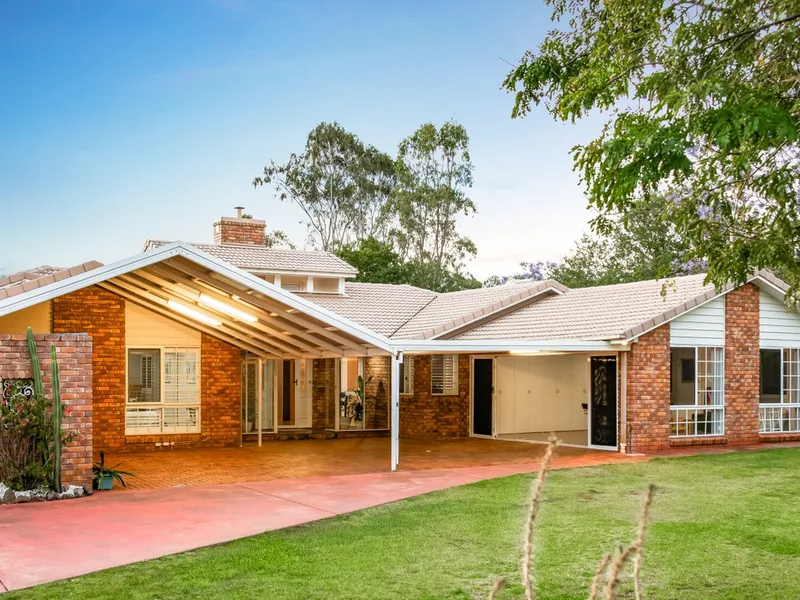 Executive Home with Horse friendly 5 Acres