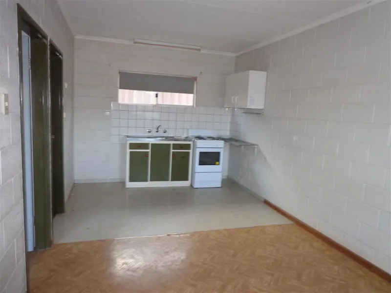 UNFURNISHED - 2BRM - LOTS OFF STREET PARKING