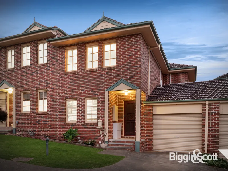 Delightful 3 Bedroom Townhouse In Wonderful Setting