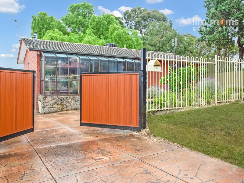 Picture Perfect Setting In A Fabulous Location