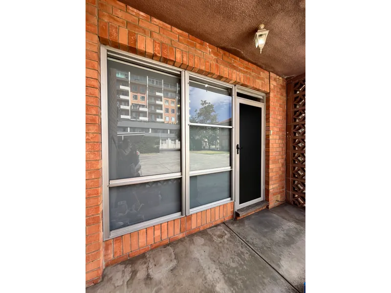 **Beautifully Renovated 2-Bedroom Apartment in Rose Park**