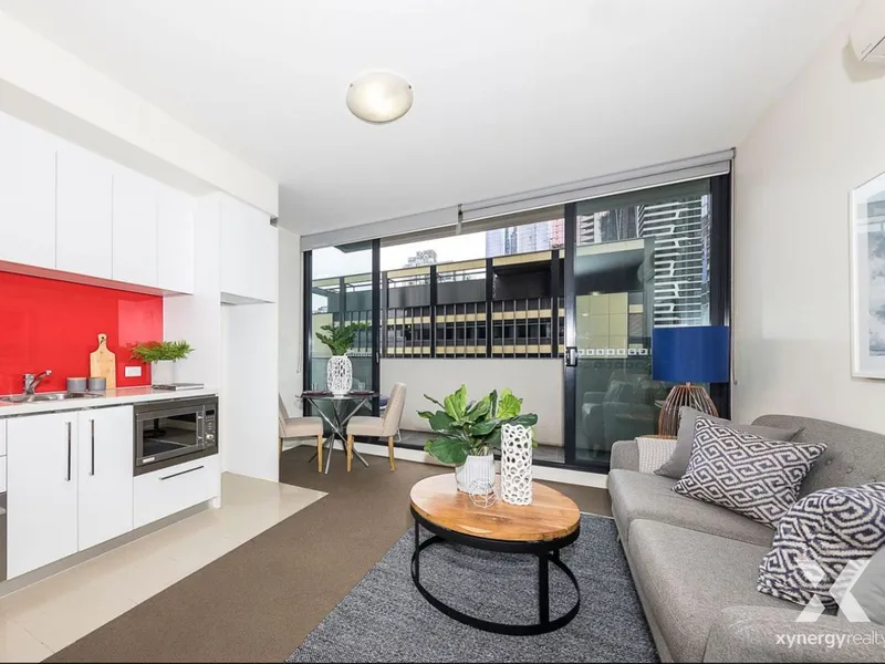 Unfurnished Two-Bedroom Apartment Close to Victoria Market!!