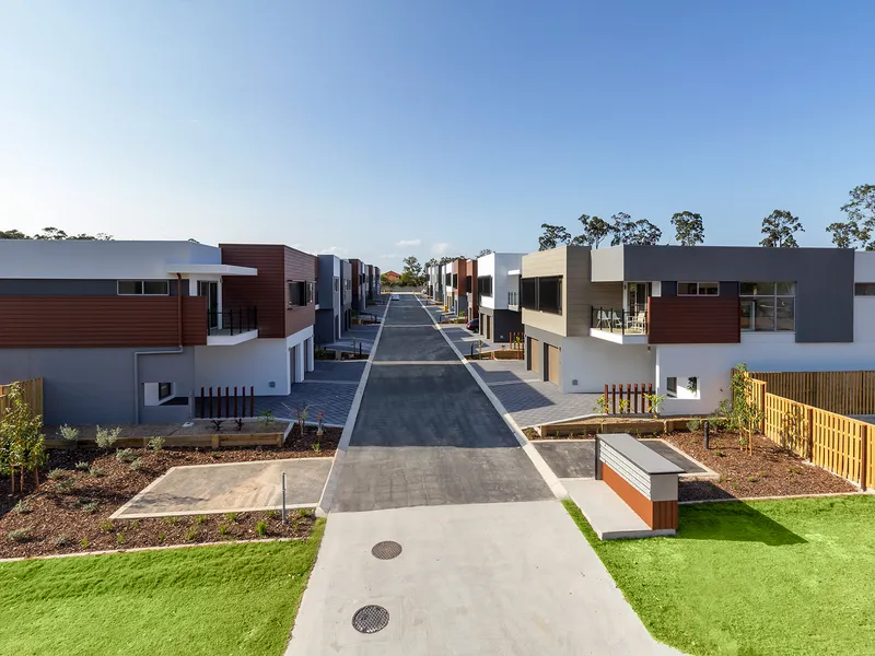 RARE 4 BEDROOMS TOWNHOUSE WITH WALKING DISTANCE TO CALAMVALE MARKETPLACE AWAITS FIRST TENANTS. NBN READY ! ! !