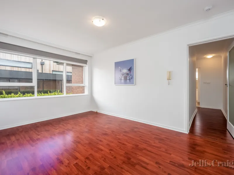 First Floor Apartment in Prime Location