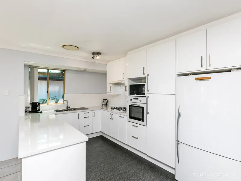 898sqm in R40 + GRANNY FLAT + WORKSHOP
