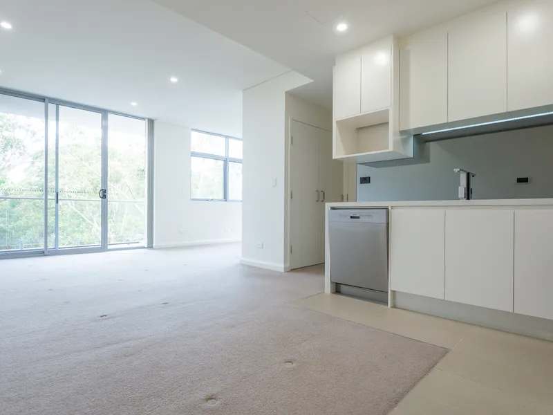 Sun-drenched 1 Bed Plus Flexi Room With 2 Bath Leafy View Apartment