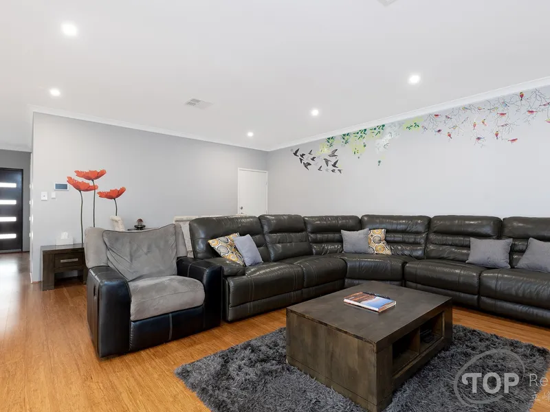 OUTSTANDING EASY CARE HOME!! ALL REASONABLE OFFERS CONSIDERED!