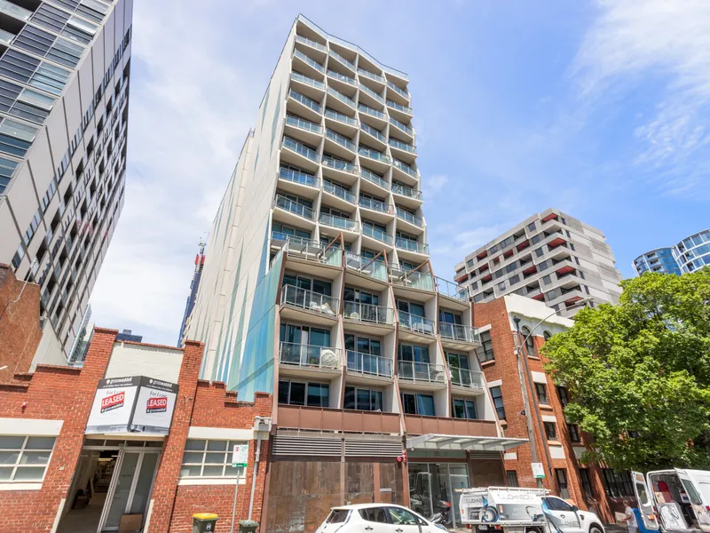 Affordable dream for first time owner / astute investor, a one bedroom apartment stone throw away from Flagstaff gardens, here to impress!