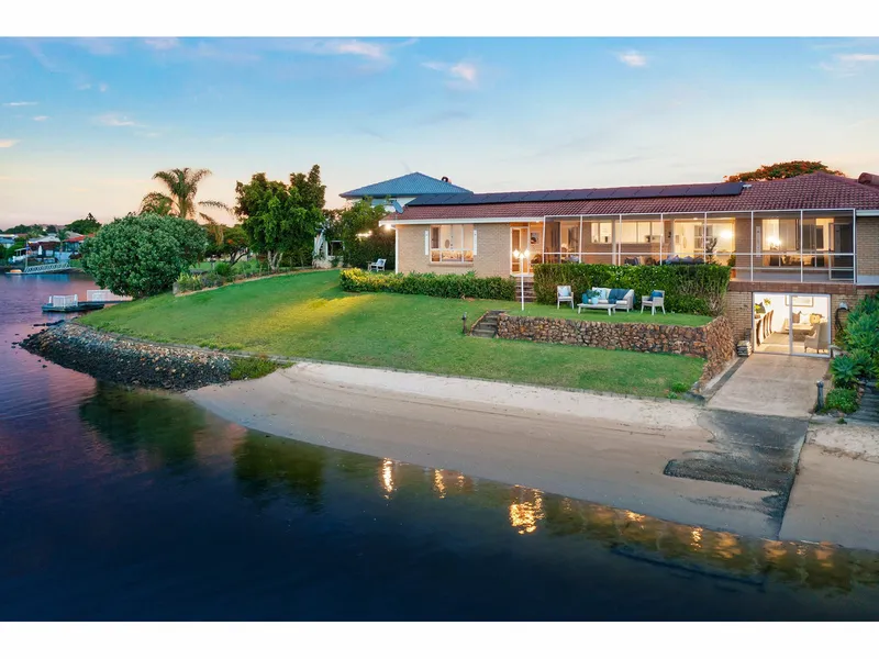 Spacious 4 Bedroom Home on the Canal