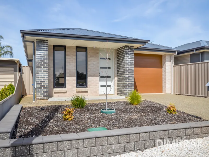 Stunning & Serene Torrens Title  Courtyard Family Home