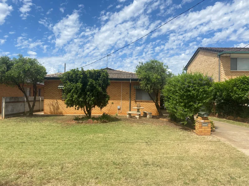 BEAUTIFUL FULLY FURNISHED HOUSE CLOSE TO HOSPITAL AND TAFE