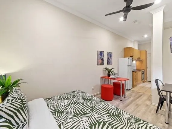 Studio fit for a King or Queen next to RMIT $350 per week