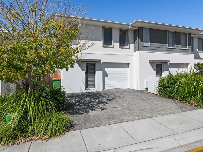 Spacious Townhouse in with High Returns!