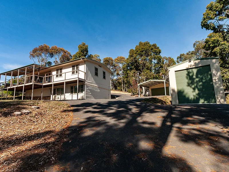 Exceptionally Located Home With Lake Eildon and Bushland Views Set on One Acre (approx) of Land