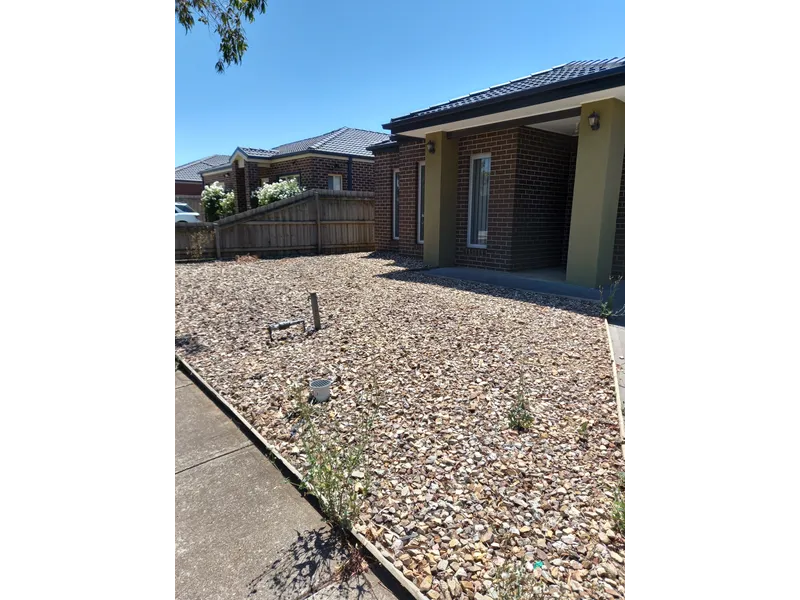 Family home in the heart of Truganina close to schools & Freeway!