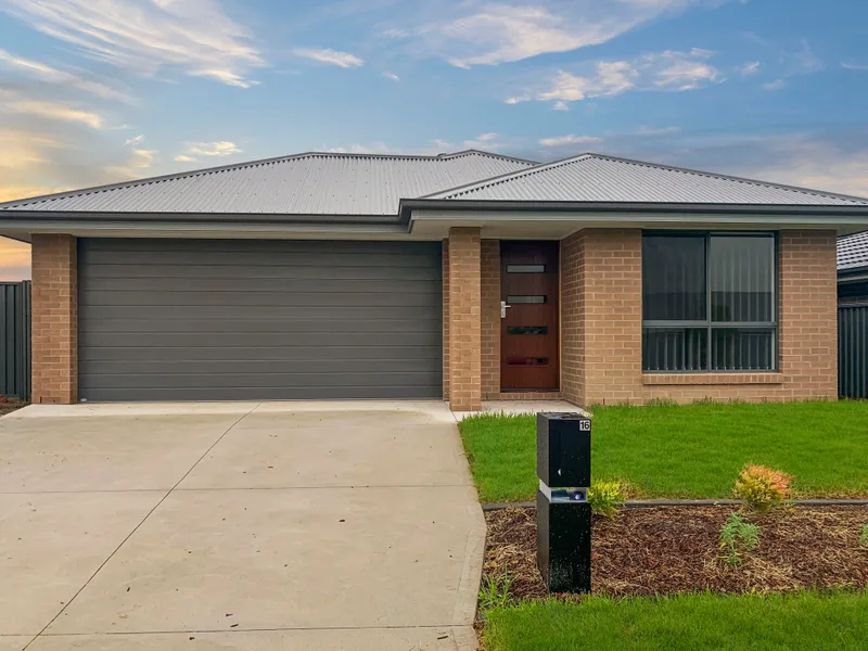 NEAR NEW 4 BEDROOM HOME