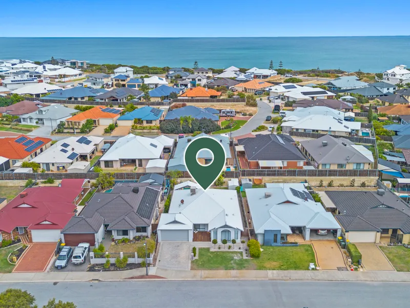 Coastal chic family entertainer - 300m to the beach