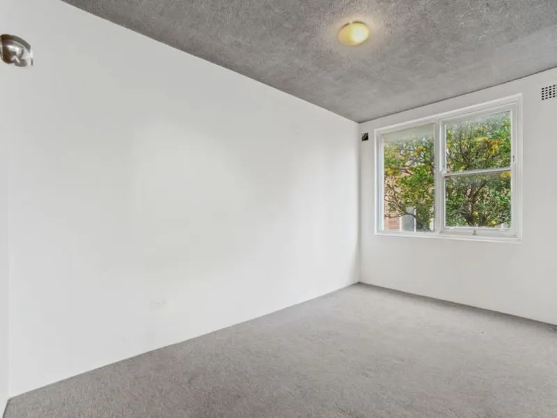 Heart of Eastlakes - Two bedroom apartment with a balcony