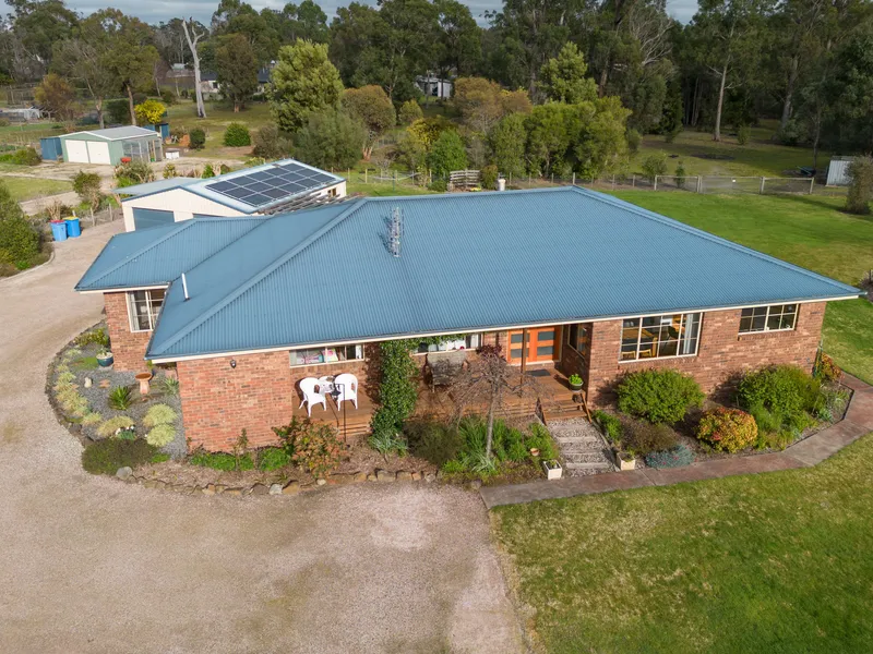 4 BED PLUS SHED ON ACREAGE