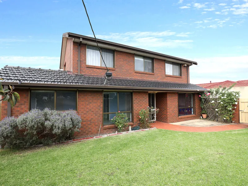 DOUBLE STOREY HOME IN KEILOR EAST