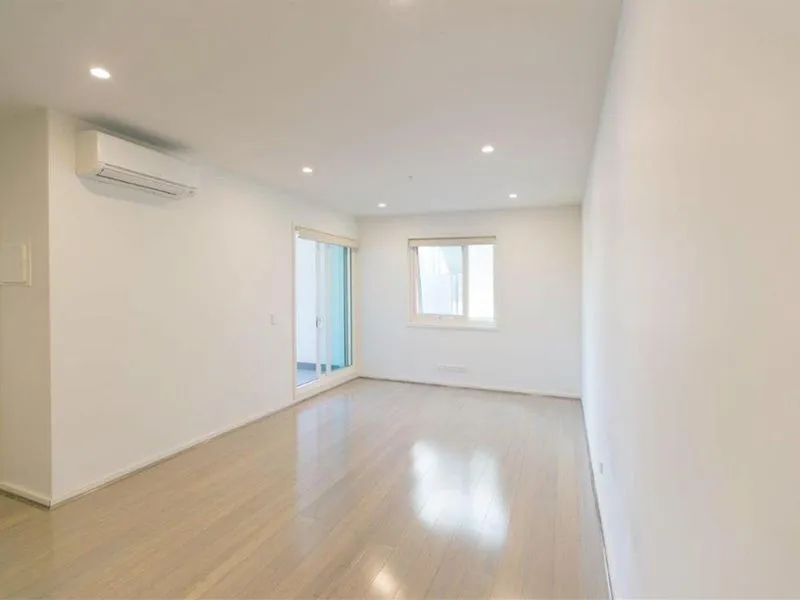 Conveniently located 2 Bedroom Apartment in  Boxhill
