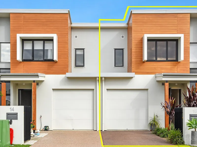 Modern Home in the beautiful Cova Estate - A must to inspect