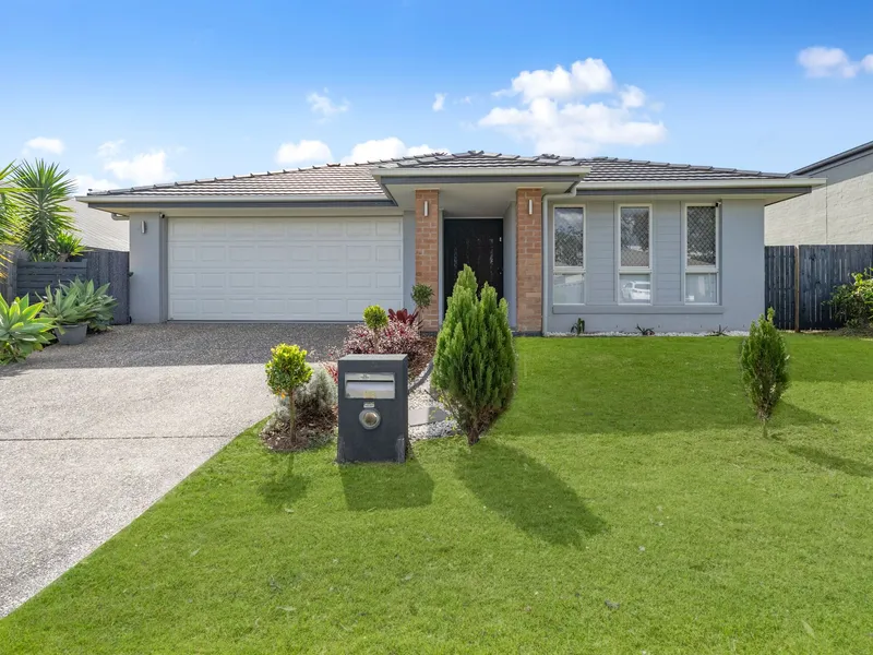 SPACIOUS 4 BEDROOM FAMILY HOME WITH SOLAR IN BELLBIRD PARK