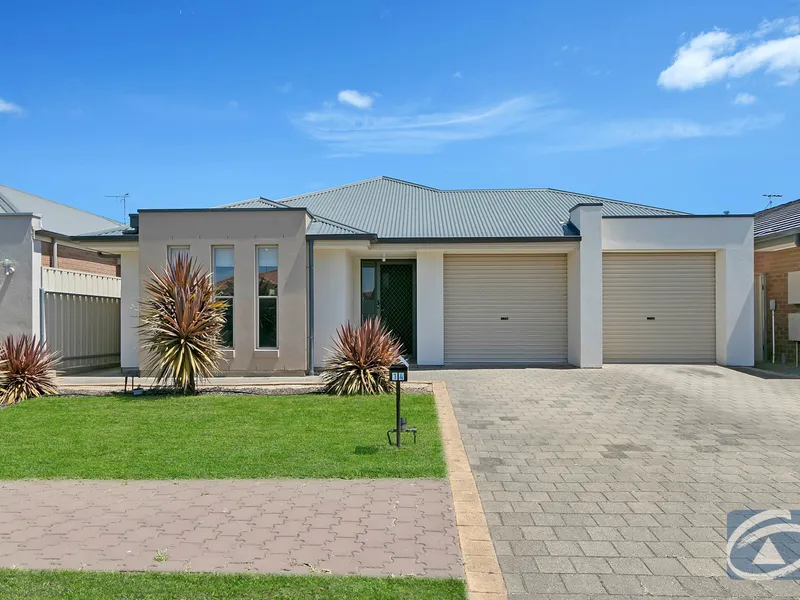 Large Modern Family Home in Convenient Location