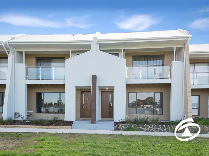 DOUBLE STOREY TOWNHOUSE IN PRIME LOCATION!