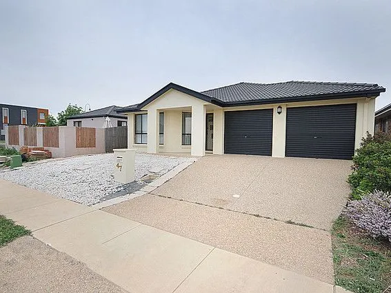 FOUR BEDROOMS HOUSE IN A QUIET LOCATION