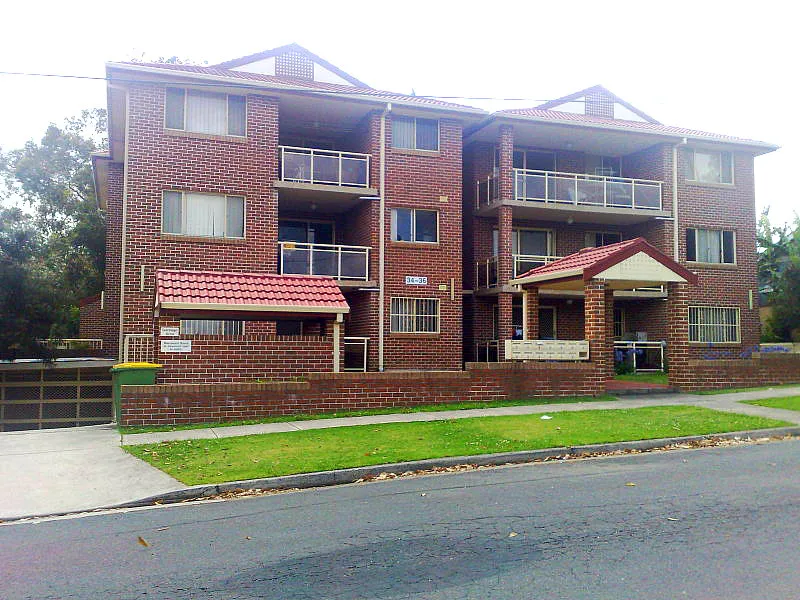 Excellent 2 bedroom unit Located In quiet street near Bankstown City Centre