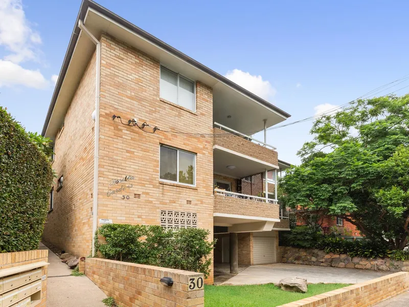 SMALL, PEACEFUL, WELL-MAINTAINED BLOCK 