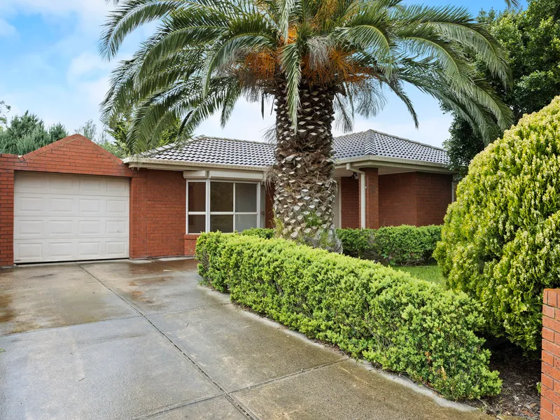 Sought after Seabrook location – Set on a generous 590m2 (Approx) allotment.