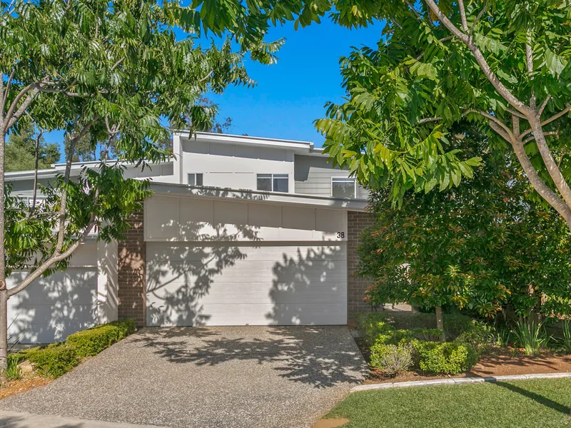 Low-maintenance living, leafy surrounds and proximity to waterfront attractions