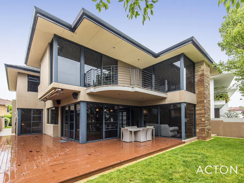 EXECUTIVE RESIDENCE CLOSE TO RIVER
