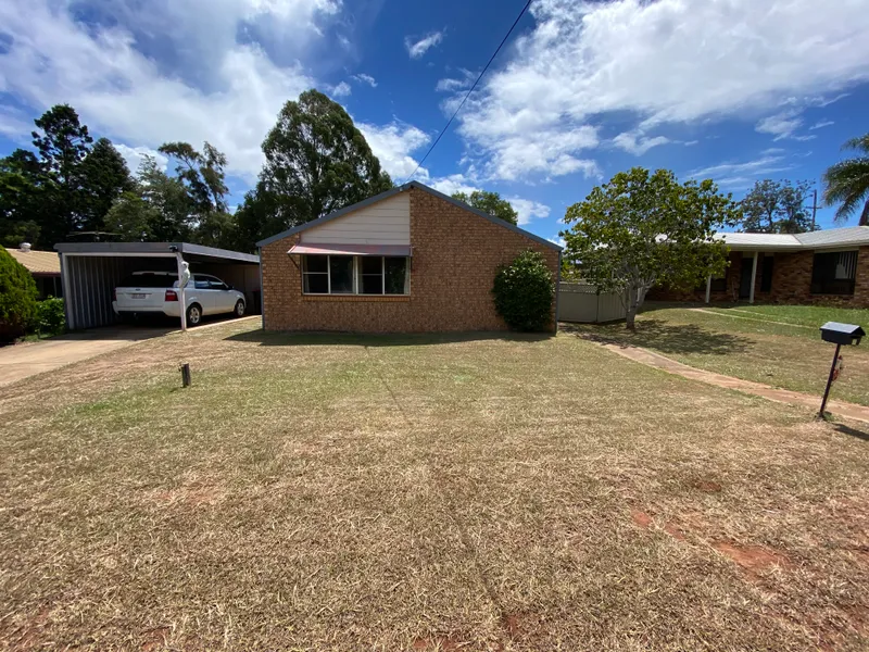 Neat & Tidy 3 Bedroom House Close to Town