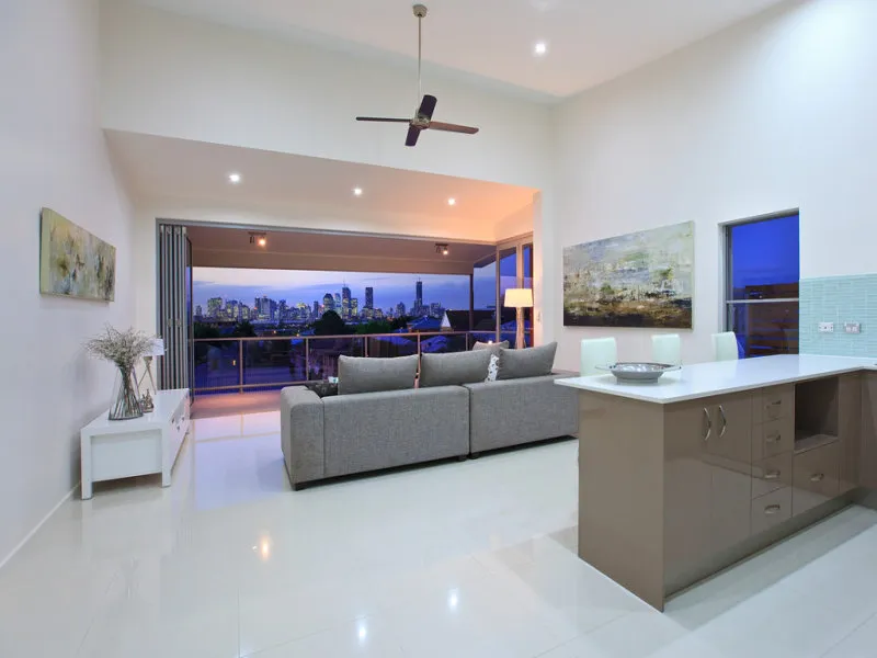Modern, Spacious apartment with City Views!