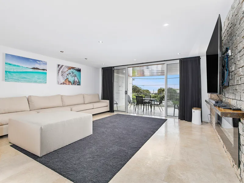 Fully Furnished Top Class Top Floor Apartment with Jones Beach views.