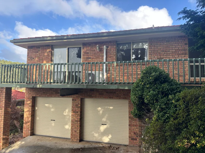 NEAT, 2 BEDROOM UNIT IN QUIET LOCATION