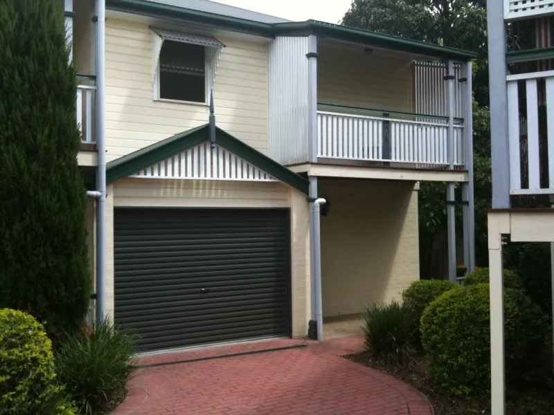 3 Bedroom Townhome in Lutwyche!!