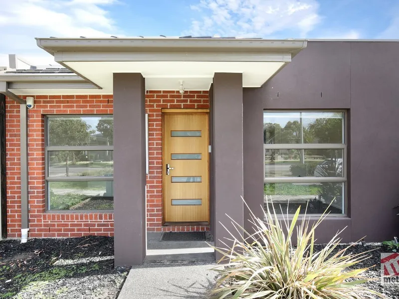 CLOSE TO SCHOOLS, SHOPS AND PUBLIC TRANSPORT!