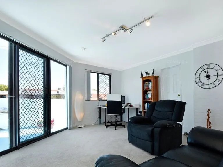 GREAT LOCATION - UNFURNISHED WEMBLEY UNIT