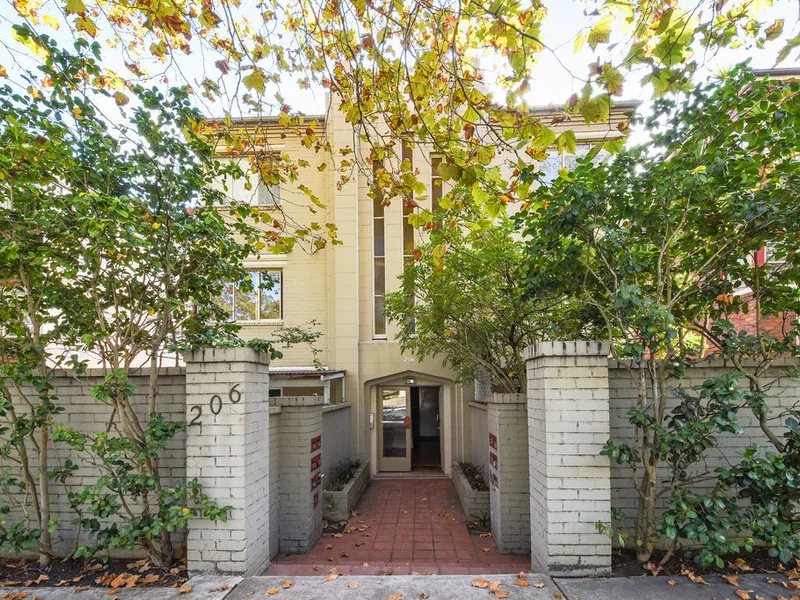 Charming One Bedroom Top Floor Apartment