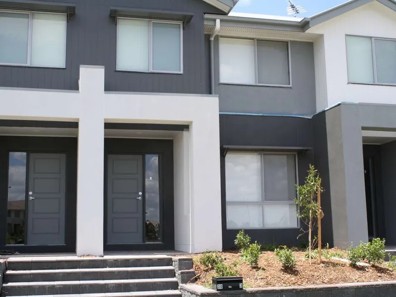 Low Maintenance Townhouse in Prime Location!